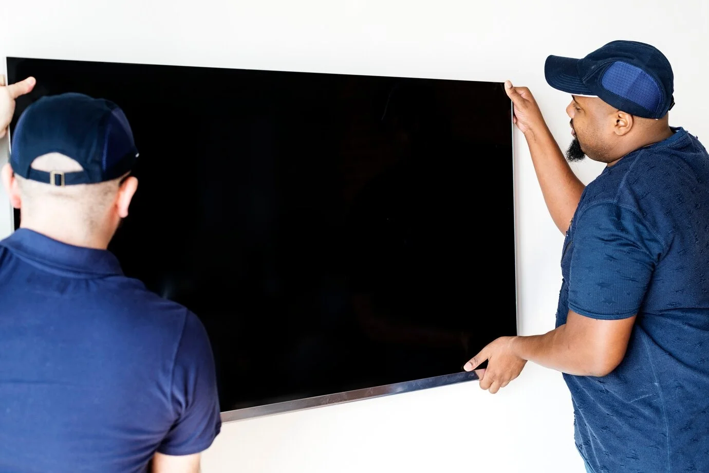 The Floating Screen: Mastering TV Mounting in Miami's Unique Architecture 1 Pro Handyman Miami tv mounting